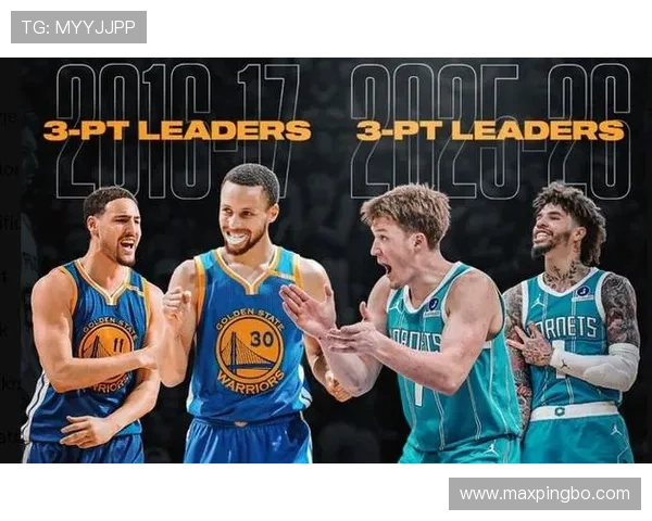 汤普森较以往更靠无球跑位，配合库里拉开三分空间