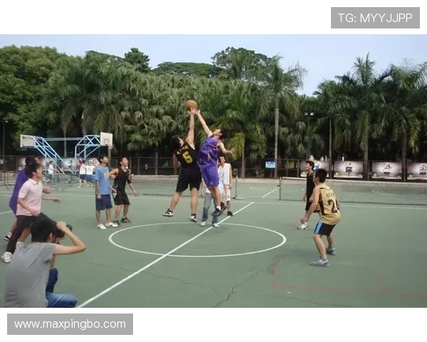 跳球规则到底指的是什么？新手必看的基础篮球知识